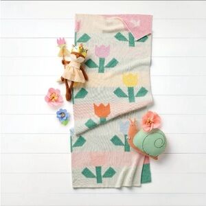 Pillowfort Knit Throw Blanket tulip floral design brand new nwt 48” x 58” inches